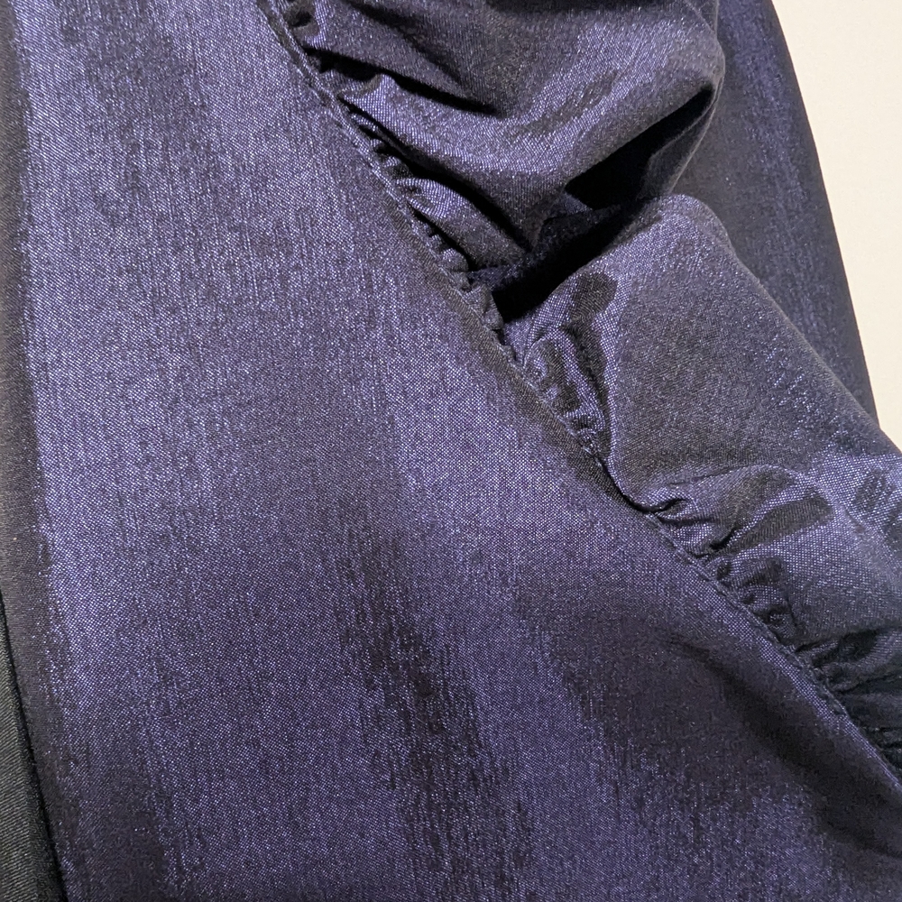 Elegant Ruffled Blazer - Picture 7 of 9